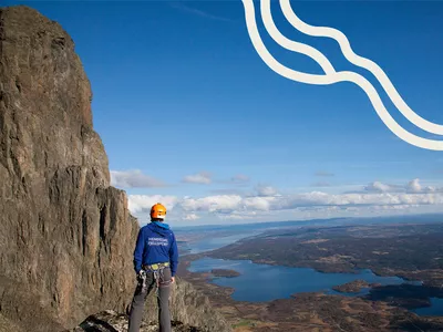 Fjellklatring med linjer
