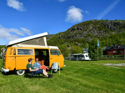 Gul gammel VW som står i Hemsedal