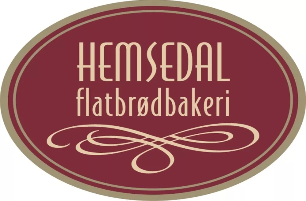 Logo Hemsedal flatbrødbakeri, i burgunderrød og beige.