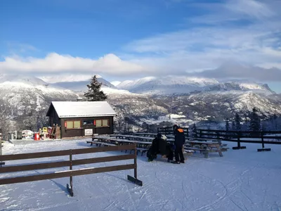 Tinden kiosken om vinteren.
