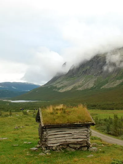 Gammalt skur på fjellet i Hemsedal