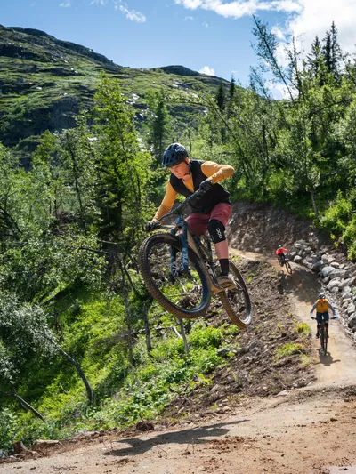 Sykling i sentrumsstien i Hemsedal