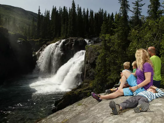 Familie på Rjukandefossen 2013.